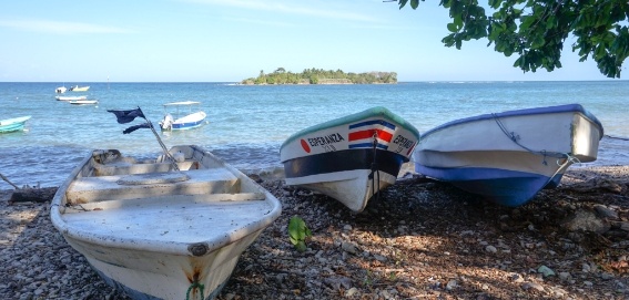 3 boats docked at Cabuya Island